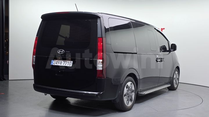 Hyundai Staria 2025 — 2