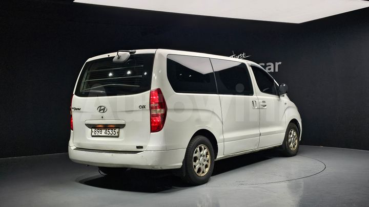 Hyundai Starex 2011 — 2