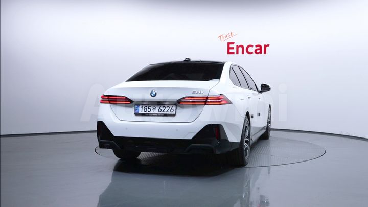 BMW 5 Series 2025 — 4