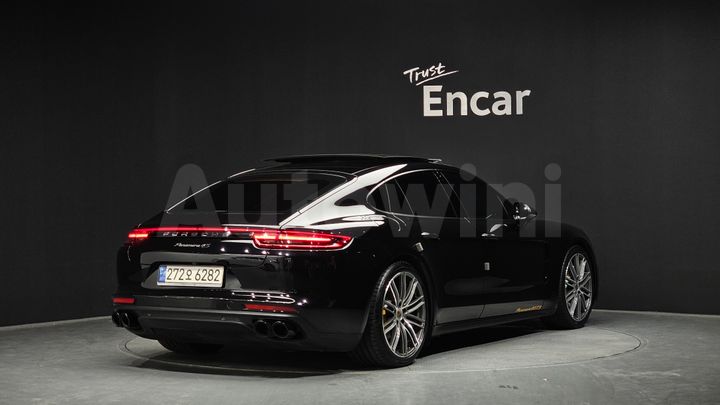 Porsche Panamera 2018 — 2