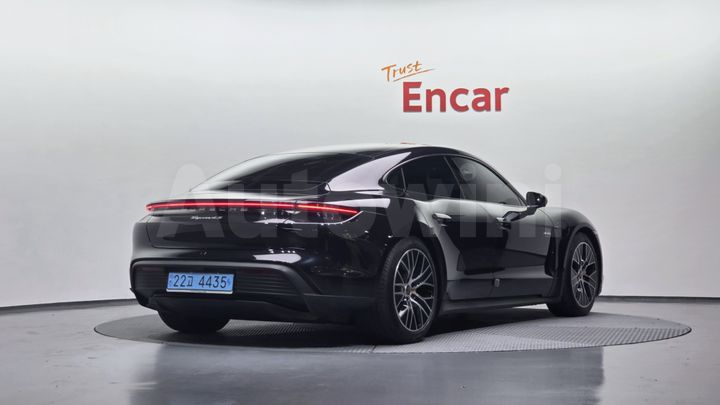 Porsche Taycan 2022 — 2
