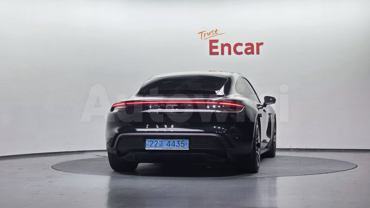 Porsche Taycan 2022 — 4