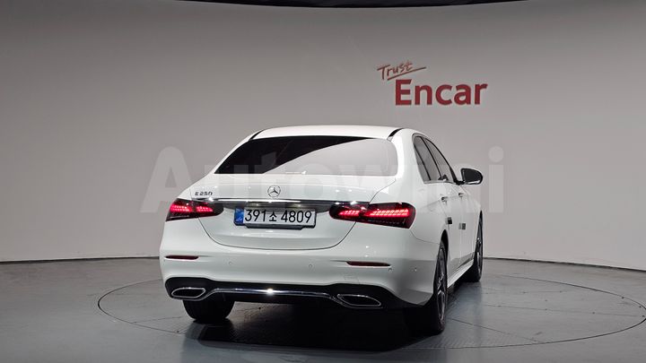 Mercedes Benz E Class 2023 — 3