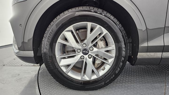 Genesis GV70 2025 — 5