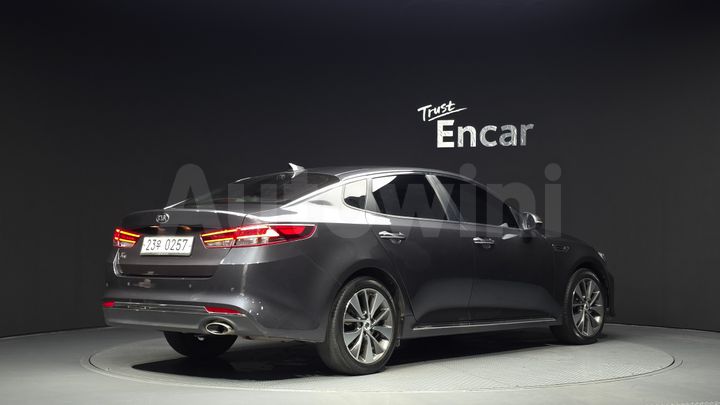 Kia K5 2017 — 2
