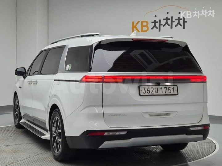 Kia Carnival 2023 — 2