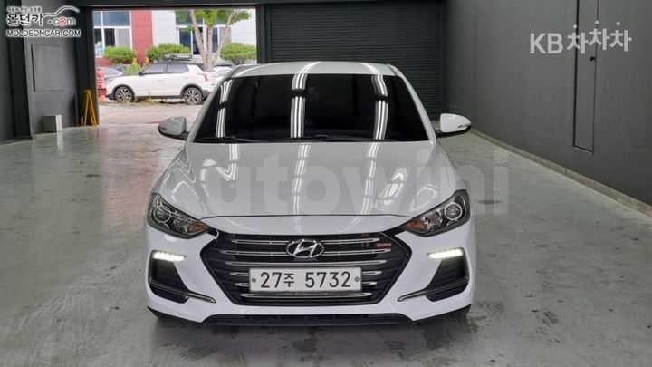 Hyundai Avante 2018 — 3