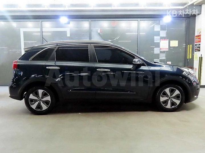 Kia Niro 2017 — 2