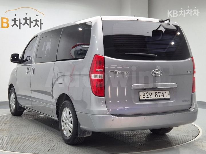 Hyundai Starex 2016 — 2