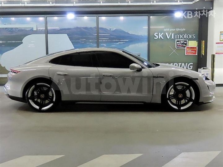 Porsche Taycan 2024 — 3