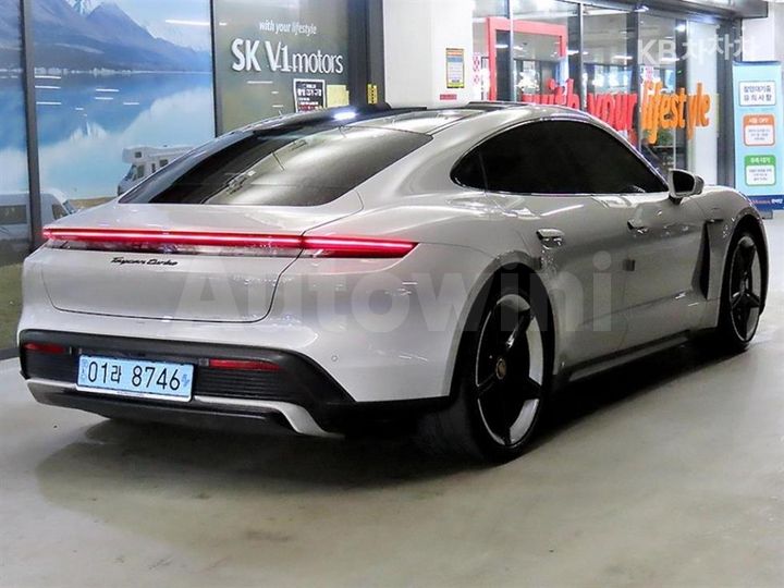 Porsche Taycan 2024 — 4