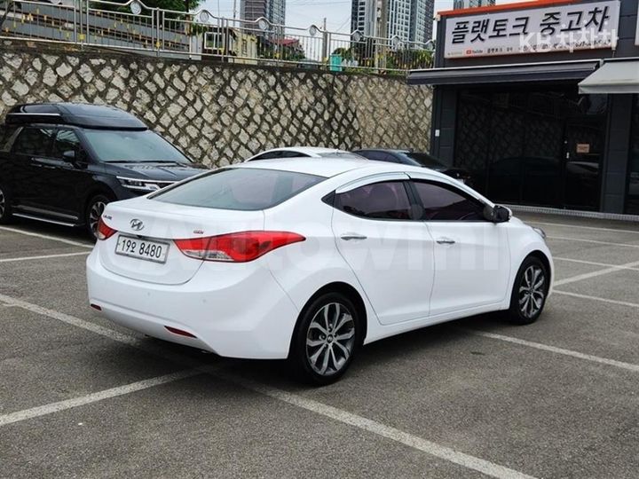 Hyundai Avante 2014 — 2