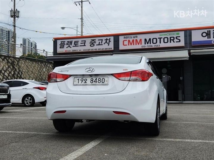 Hyundai Avante 2014 — 4