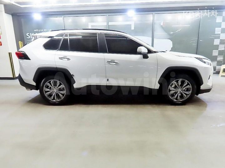 Toyota RAV4 2024 — 3