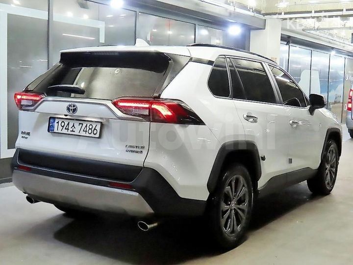 Toyota RAV4 2024 — 4
