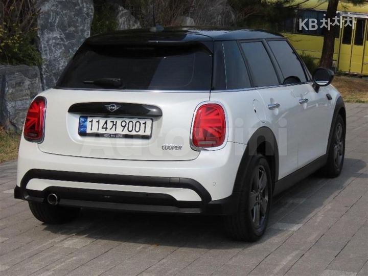Mini Cooper 2023 — 3