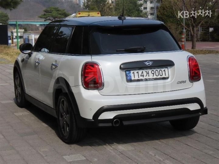 Mini Cooper 2023 — 4