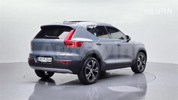 Volvo XC40 2021 YV1XZK92CM2598239 — 2