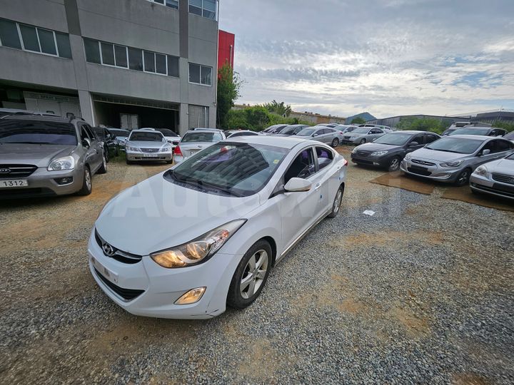 Hyundai Avante 2012 — 2
