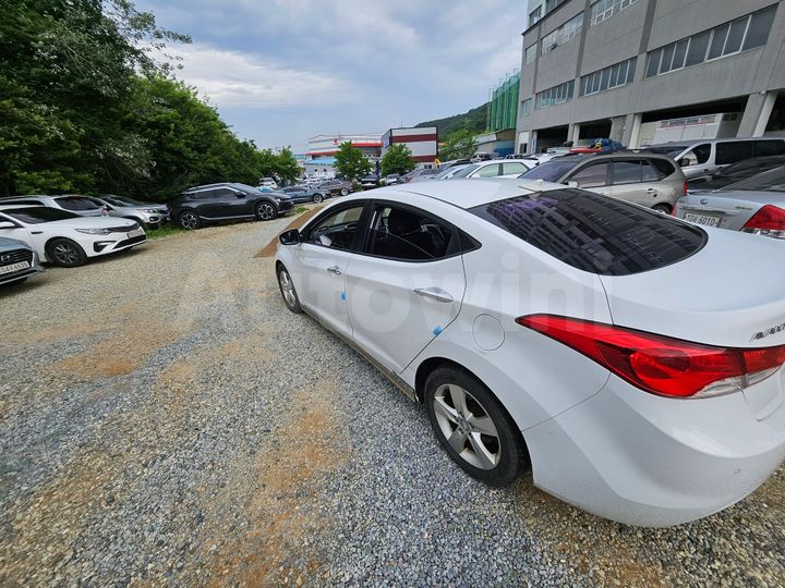 Hyundai Avante 2012 — 4