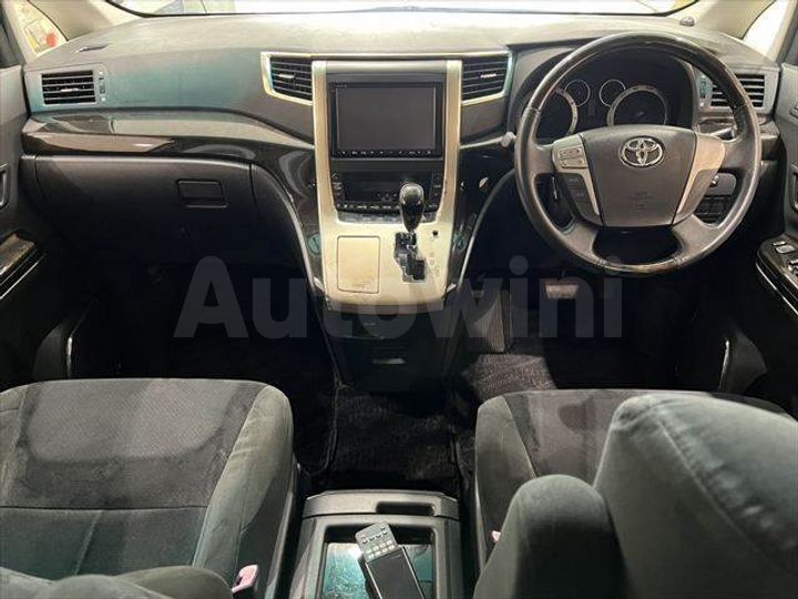 Toyota Vellfire 2011 — 3