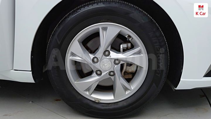 Hyundai Avante 2021 — 3