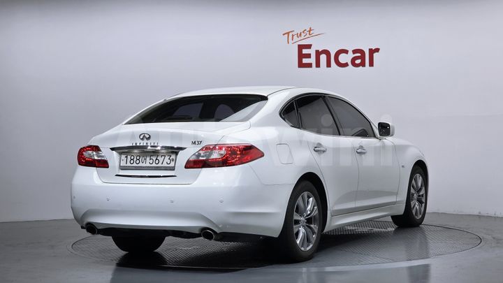 Infiniti M 2011 — 2