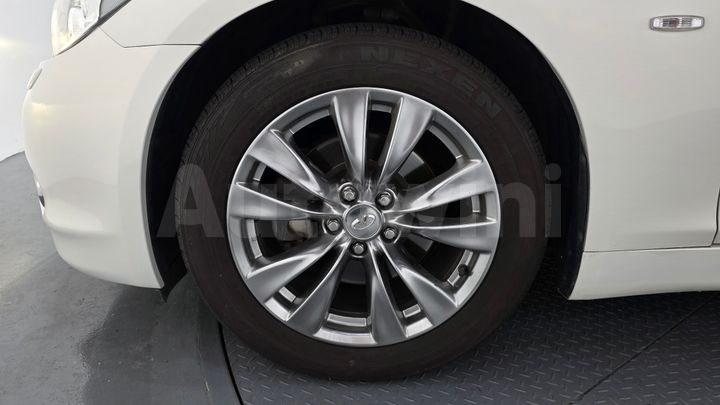 Infiniti M 2011 — 5