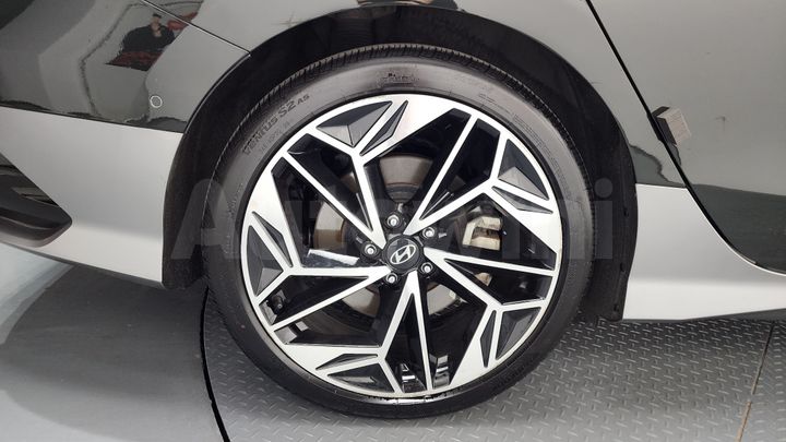 Hyundai Ioniq 2023 — 5