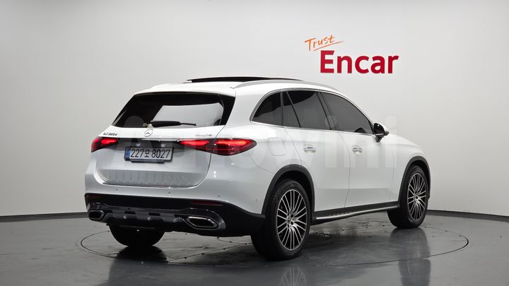 Mercedes Benz GLC Class 2024 — 2