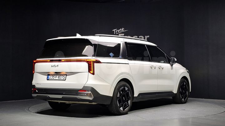 Kia Carnival 2025 — 2