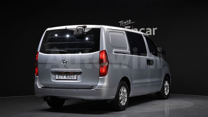Hyundai Starex 2009 — 2