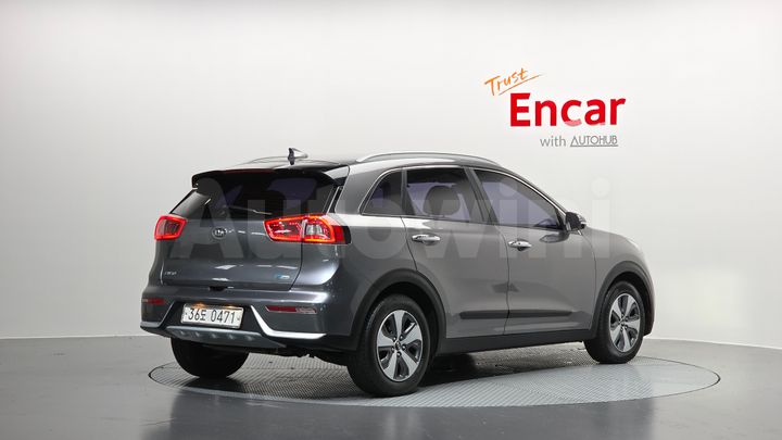 Kia Niro 2017 — 2