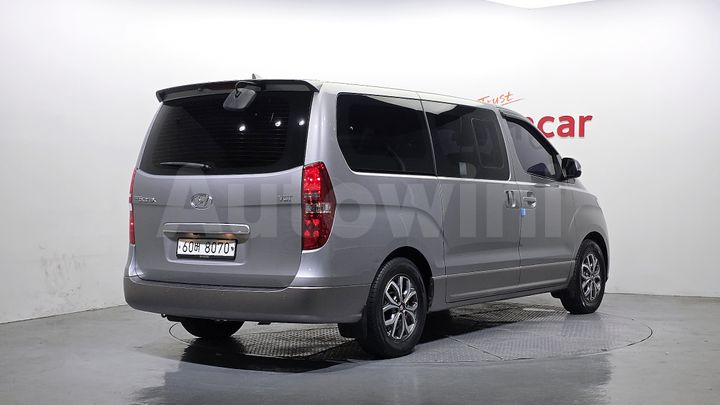 Hyundai Starex 2018 — 2