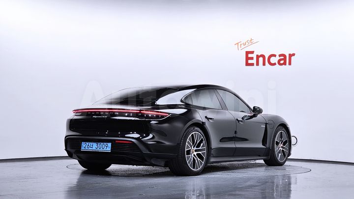 Porsche Taycan 2022 — 2