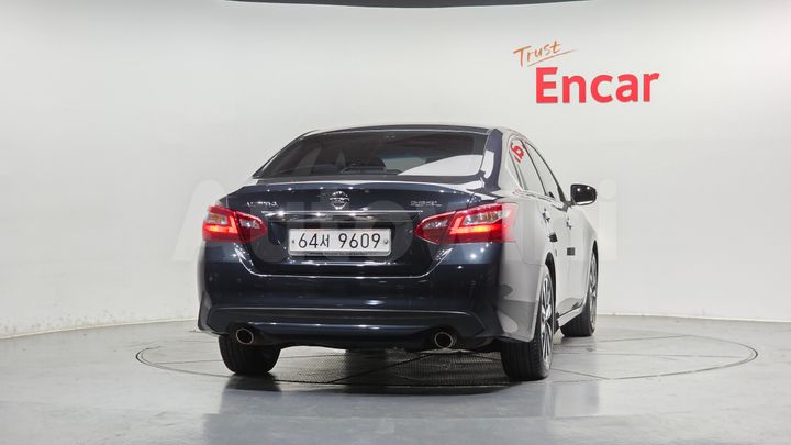 Nissan Altima 2018 — 4