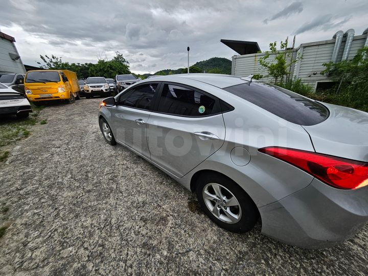Hyundai Avante 2012 — 4