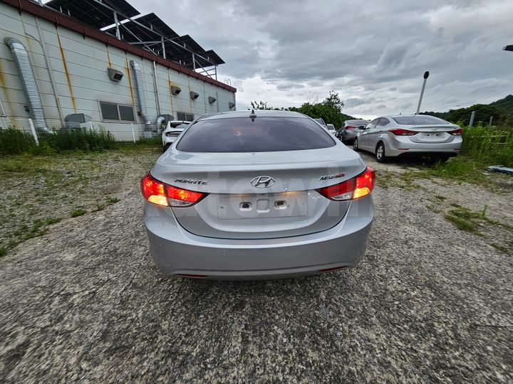 Hyundai Avante 2012 — 5