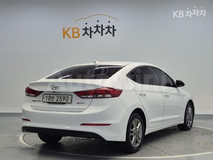 Hyundai Avante 2017 — 3