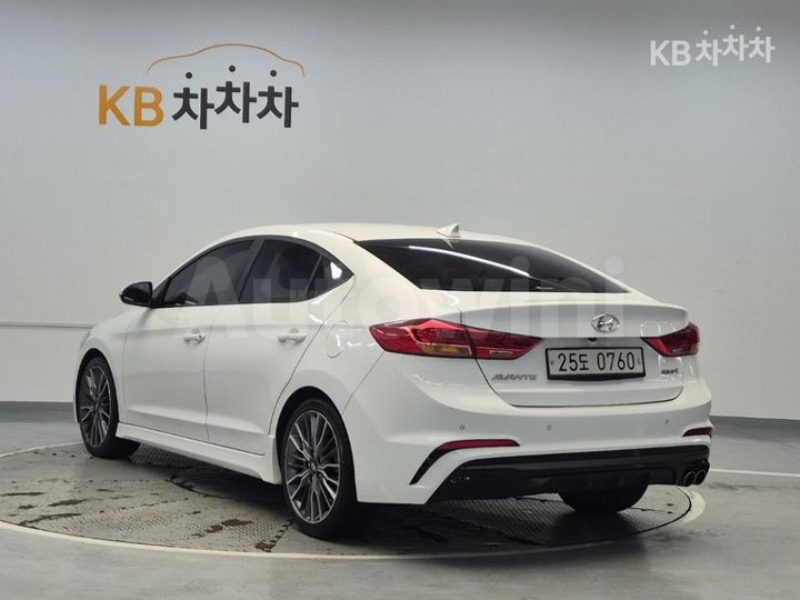 Hyundai Avante 2017 — 2
