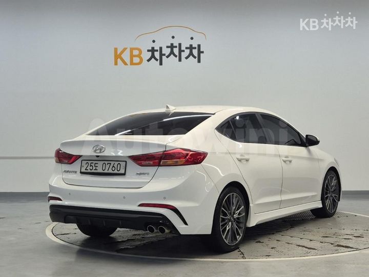 Hyundai Avante 2017 — 3