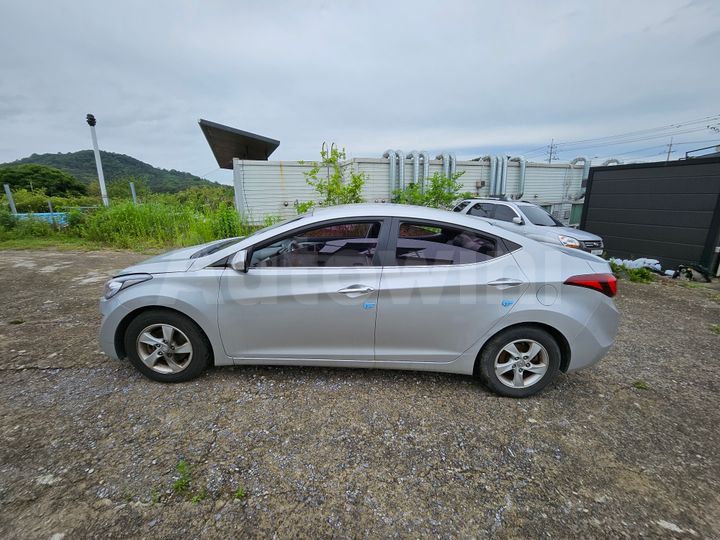 Hyundai Avante 2014 — 3