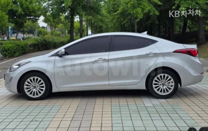 Hyundai Avante 2014 — 3
