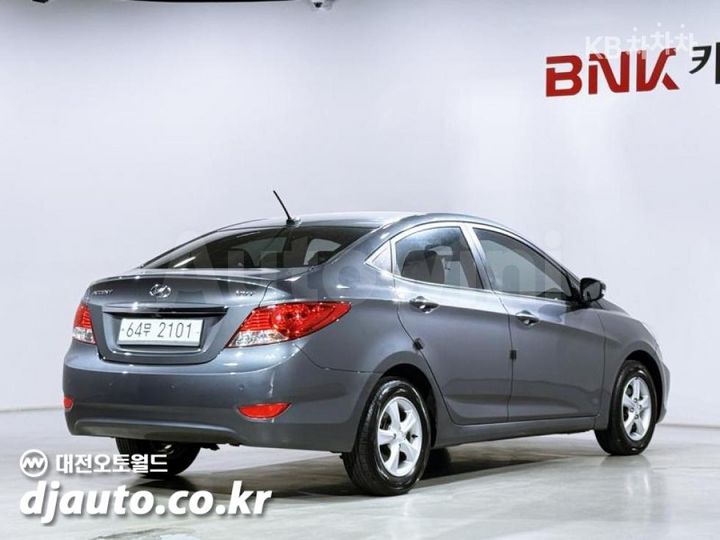 Hyundai Accent 2011 — 2