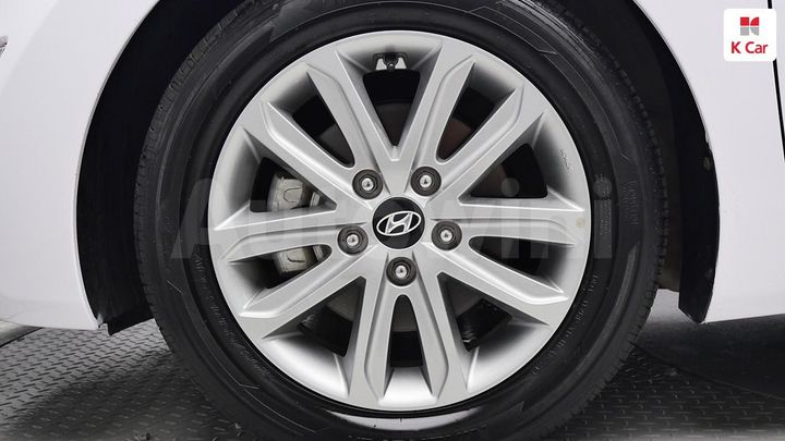 Hyundai Avante 2015 — 5