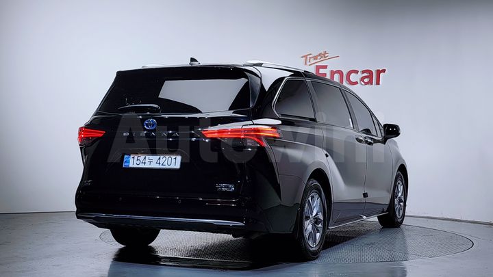Toyota Sienna 2024 — 2