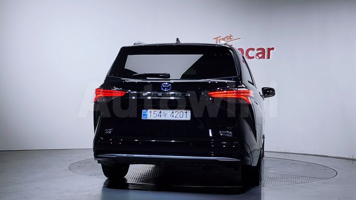 Toyota Sienna 2024 — 4
