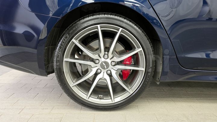 Genesis G70 2020 — 5
