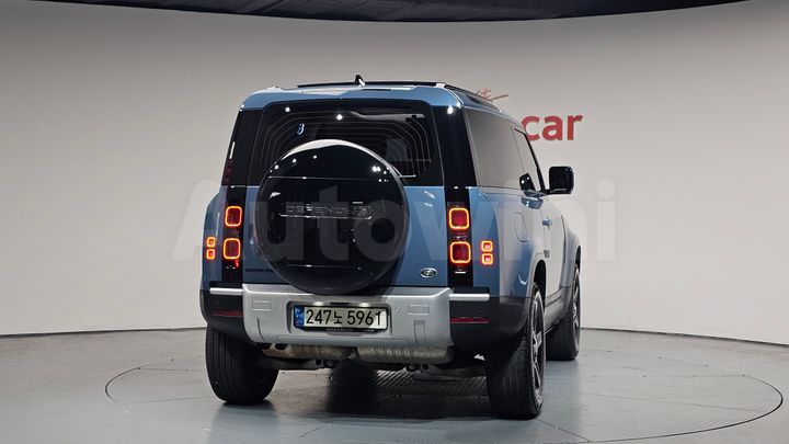 Land Rover Defender 2022 — 3