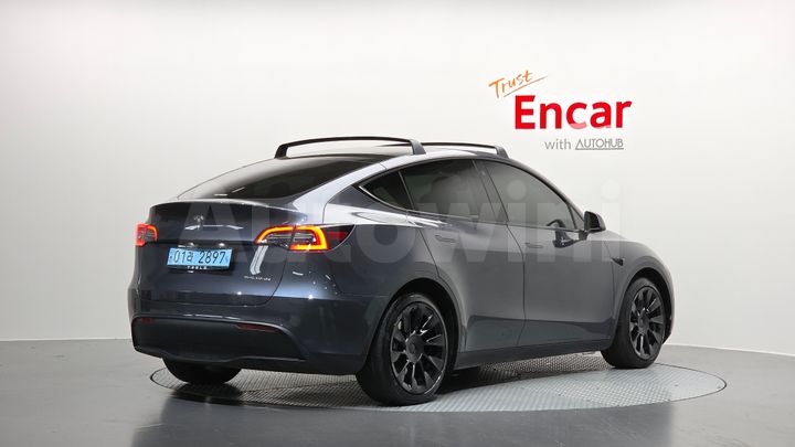 Tesla Model Y 2021 — 2